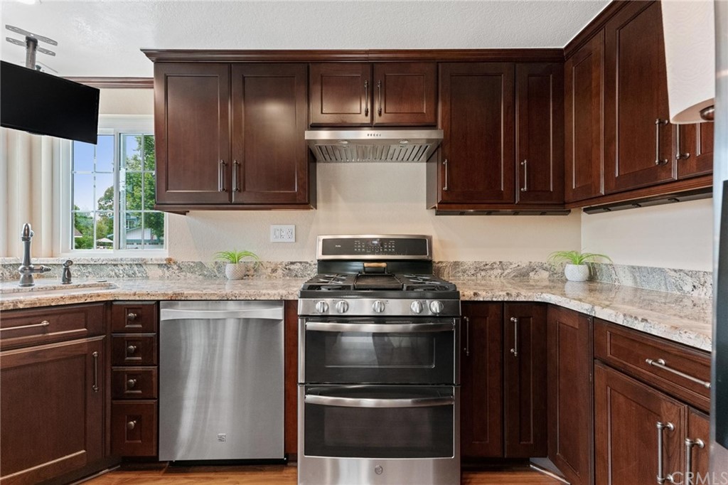 17 Leesburg Irvine, CA 92620 - Photo 4 of 48