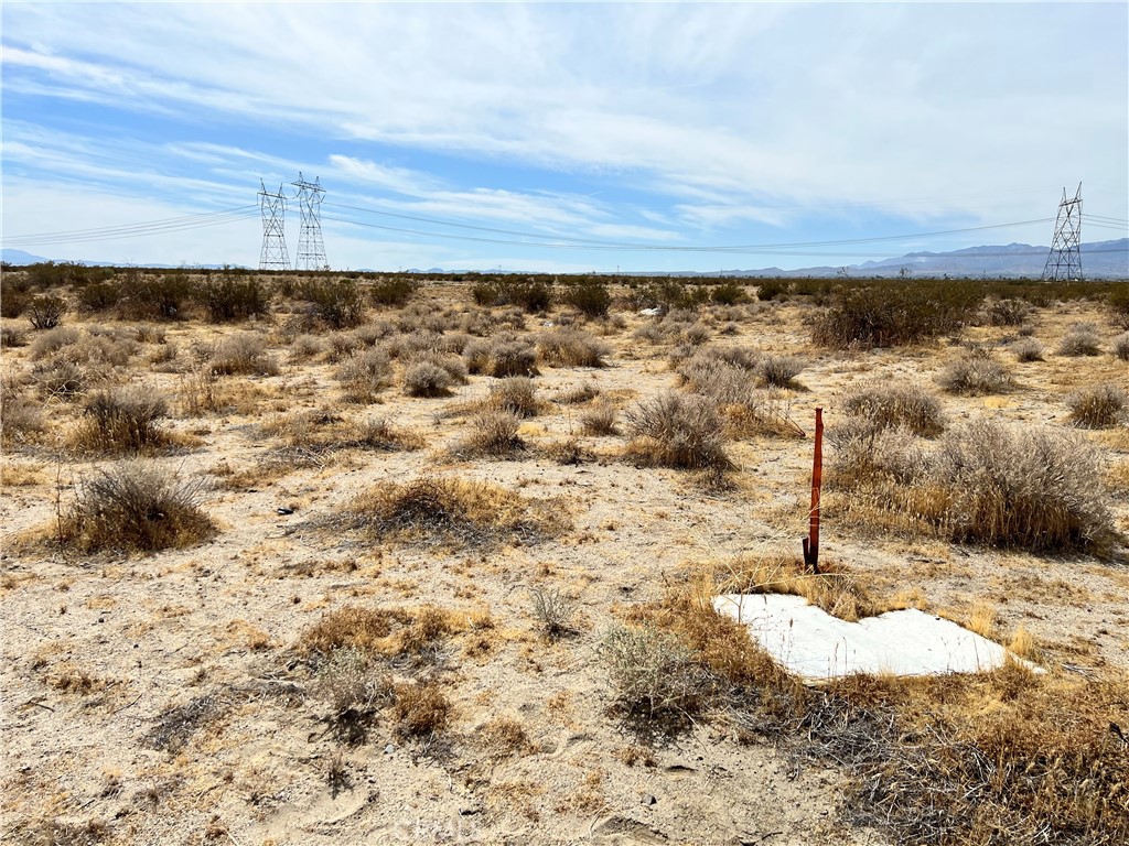 2 Sandstone Road Phelan, CA 92371 - Photo 2 of 8 Dimensions from this point to the left