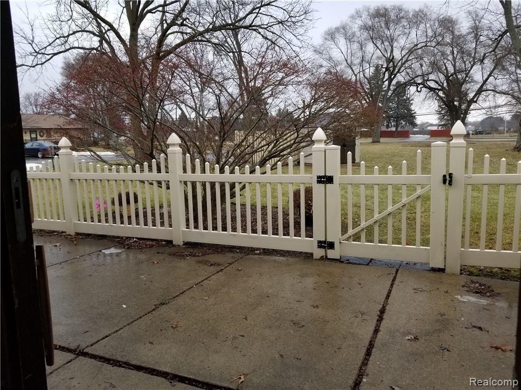 2229 North Milford Road Highland, MI 48357 - Photo 3 of 25 Extra Large fenced porch.