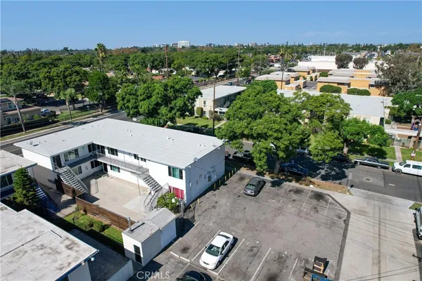 an aerial view of a house having yard