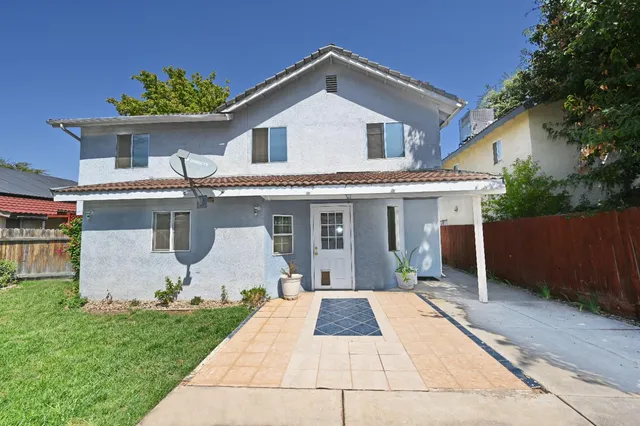 $410,000 | 3449 West Wrenwood Avenue, Fresno, CA 93711