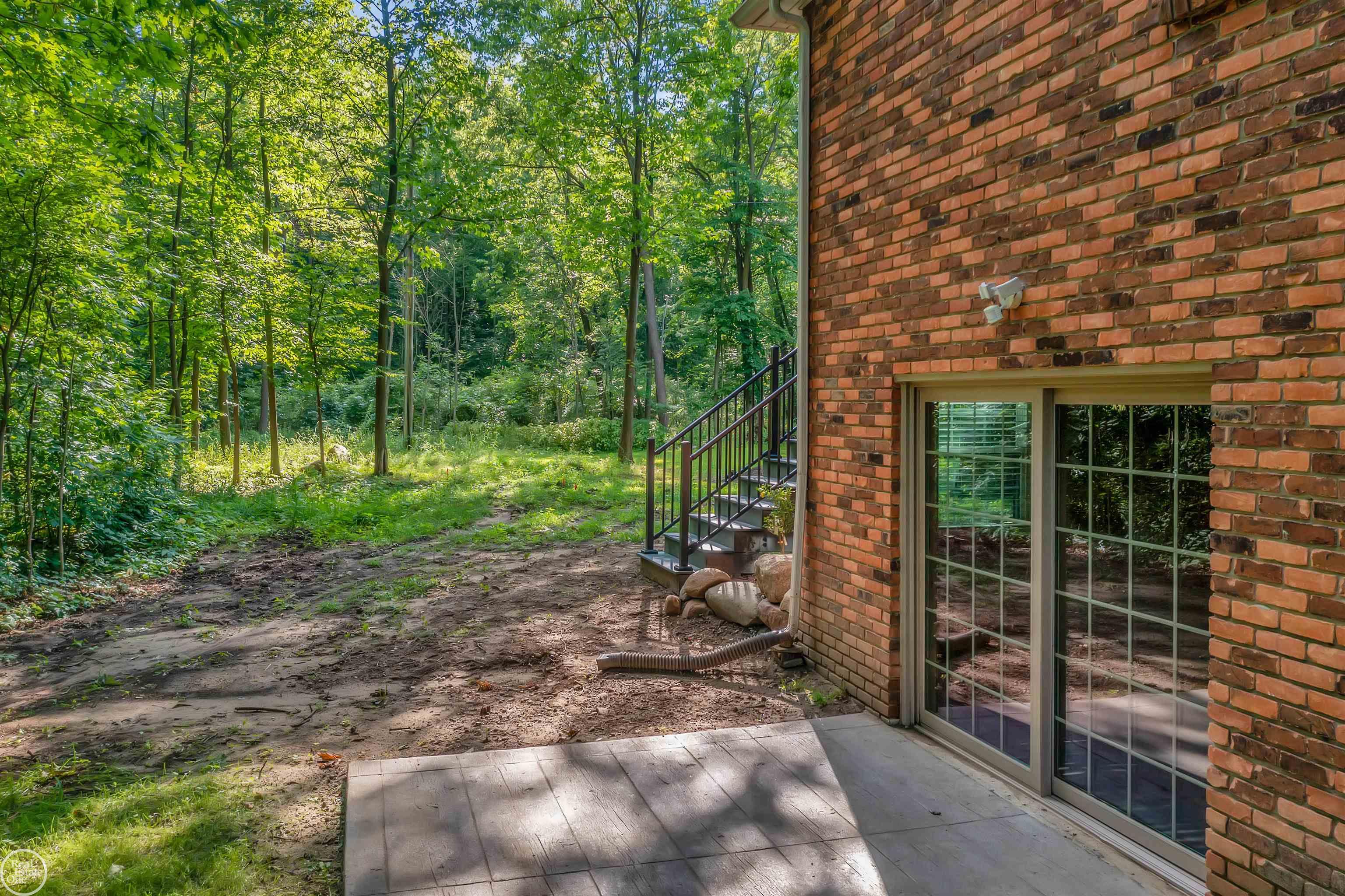 70505 Dequindre Road Leonard, MI 48367 - Photo 14 of 63
