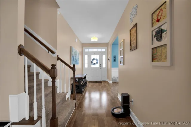 a view of entryway with livingroom