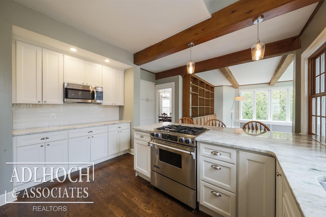 1014 Yorkshire Road Grosse Pointe Park, MI 48230 - Photo 17 of 52