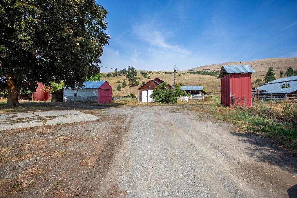3540 Cedonia-Addy Road Hunters, WA 99137 - Photo 4 of 47
