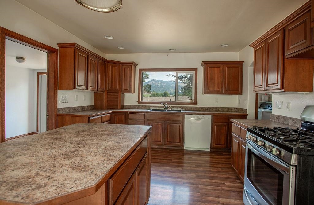 3540 Cedonia-Addy Road Hunters, WA 99137 - Photo 7 of 47