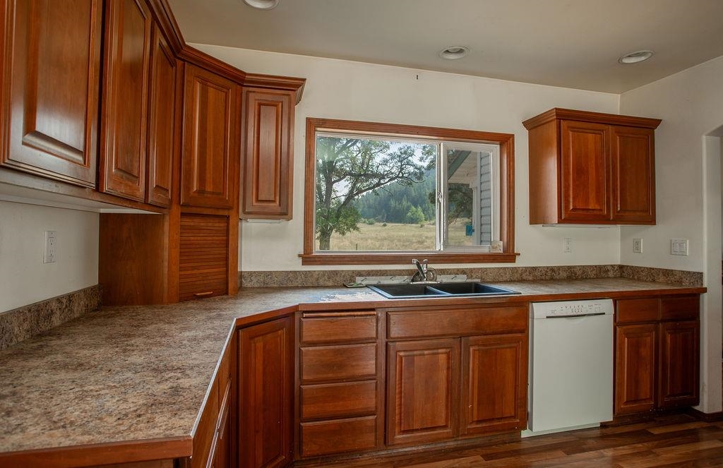 3540 Cedonia-Addy Road Hunters, WA 99137 - Photo 8 of 47