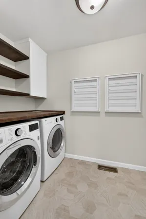 $549,900 | 976 Griffin Way, DeForest, WI 53532