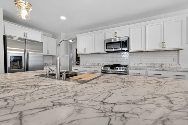 $549,900 | 976 Griffin Way, DeForest, WI 53532