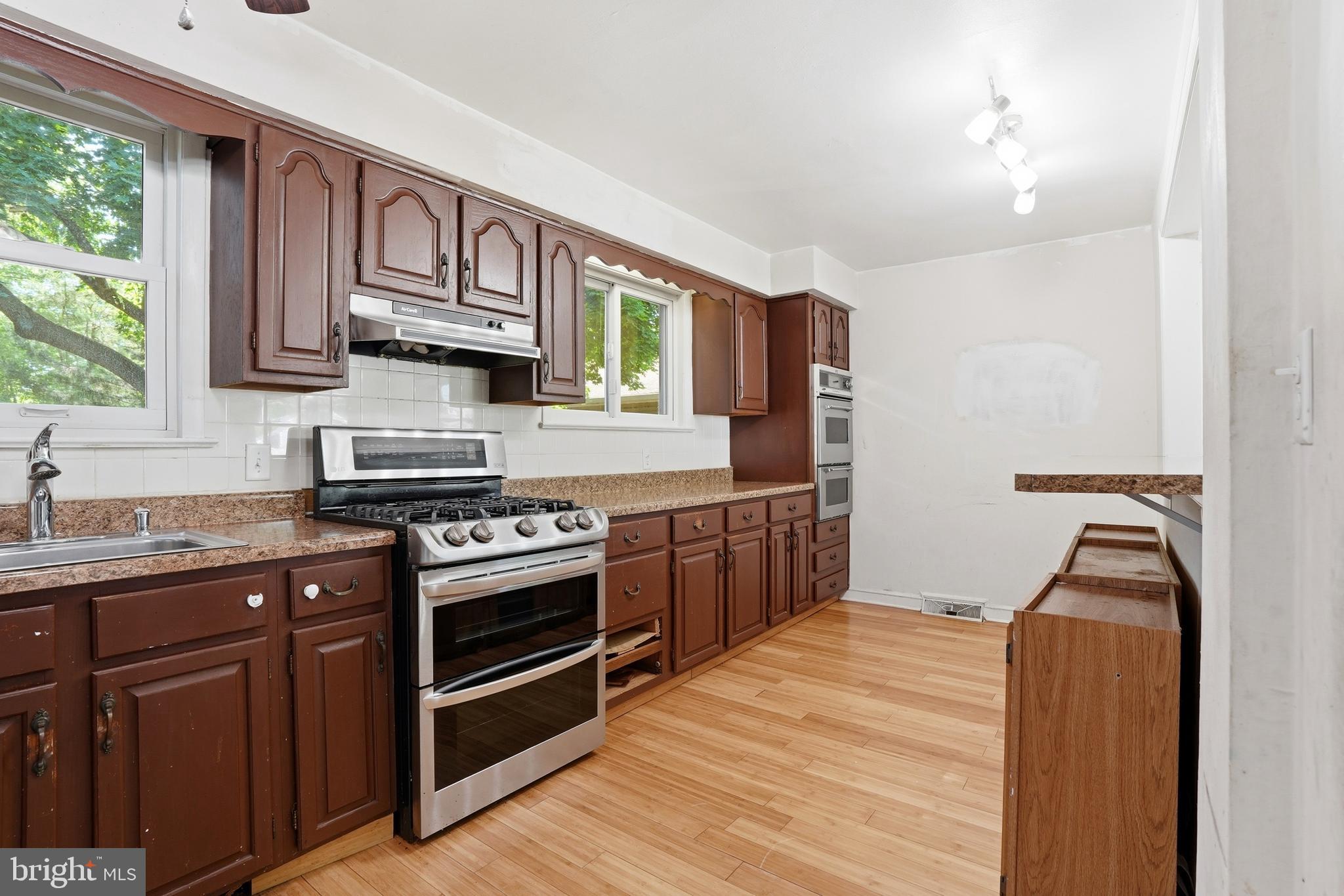 314 South Lippincott Avenue Maple Shade, NJ 08052 - Photo 10 of 33