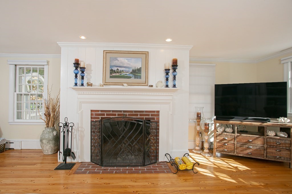 16 Marion Road Mattapoisett, MA 02739 - Photo 8 of 39 Gallery Image 8