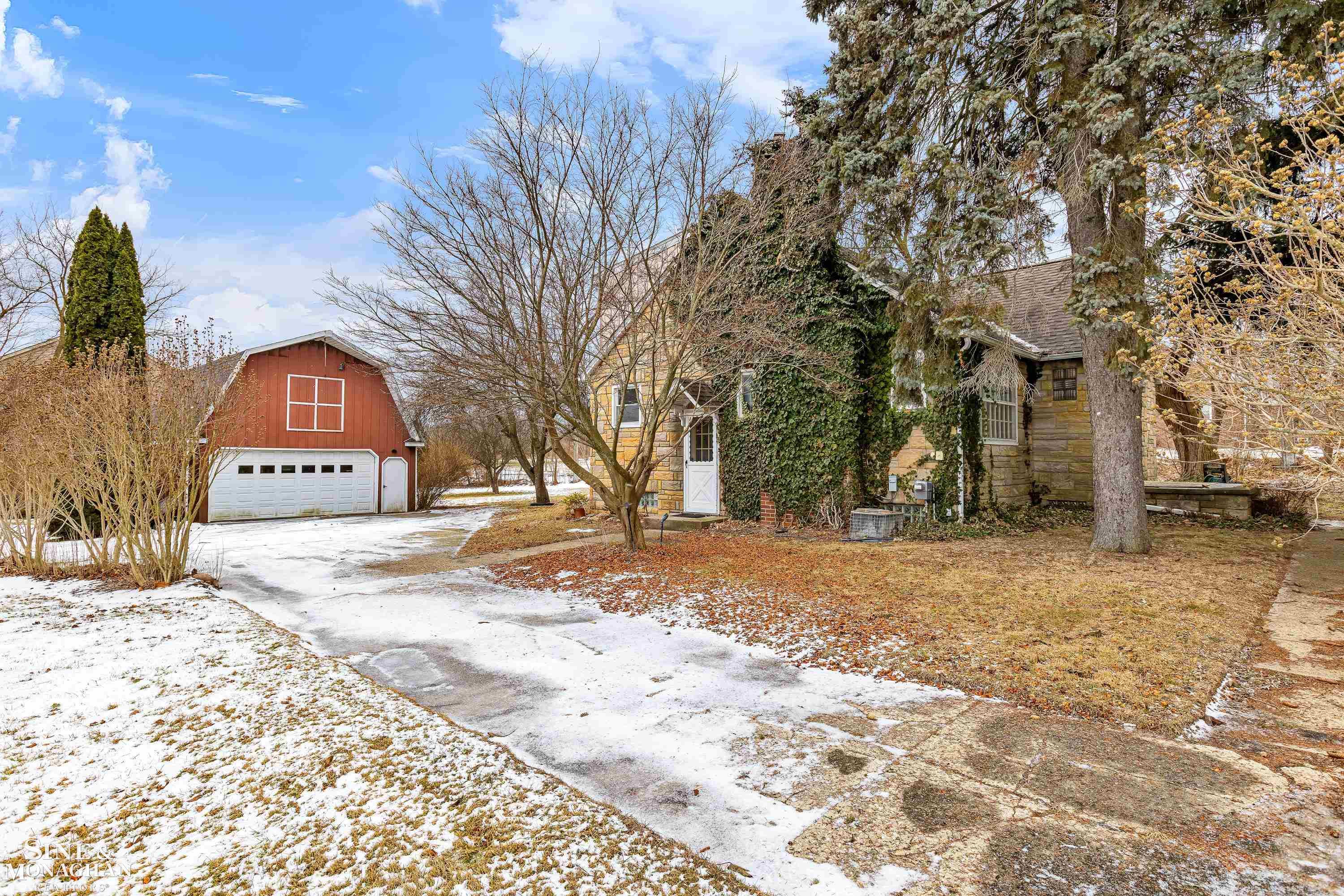 532 East Avon Road Rochester, MI 48307 - Photo 2 of 39 50166275-ac64b3f1-1d43-4a16-9d81-258e797f14ee.JPG