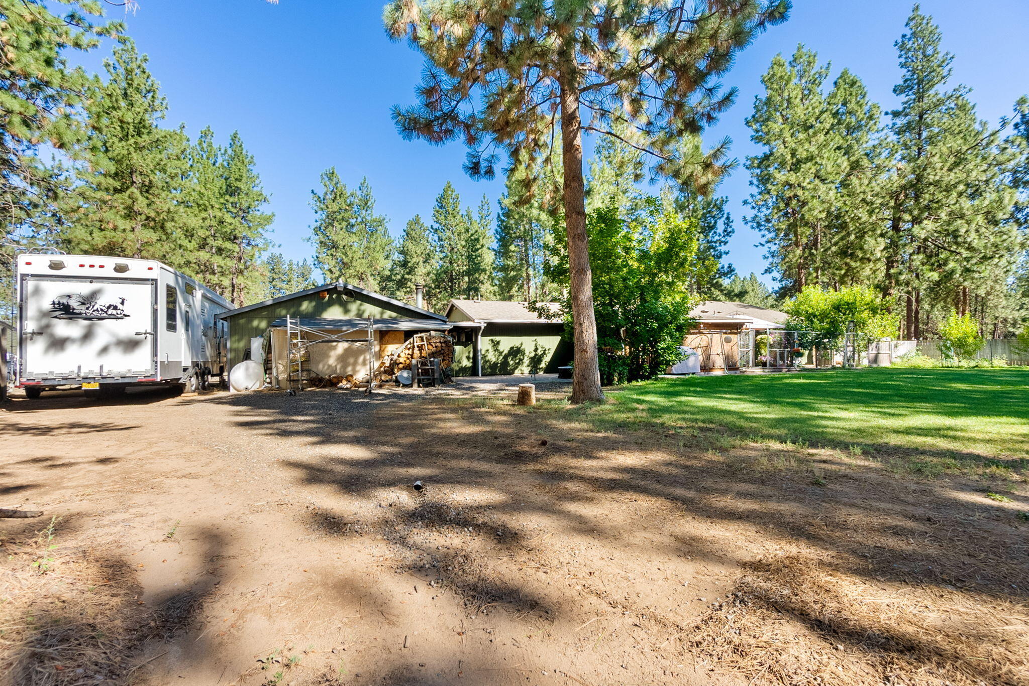 19275 Cherokee Road Bend, OR 97702 - Photo 34 of 47 33-web-or-mls-Riley Visuals-33