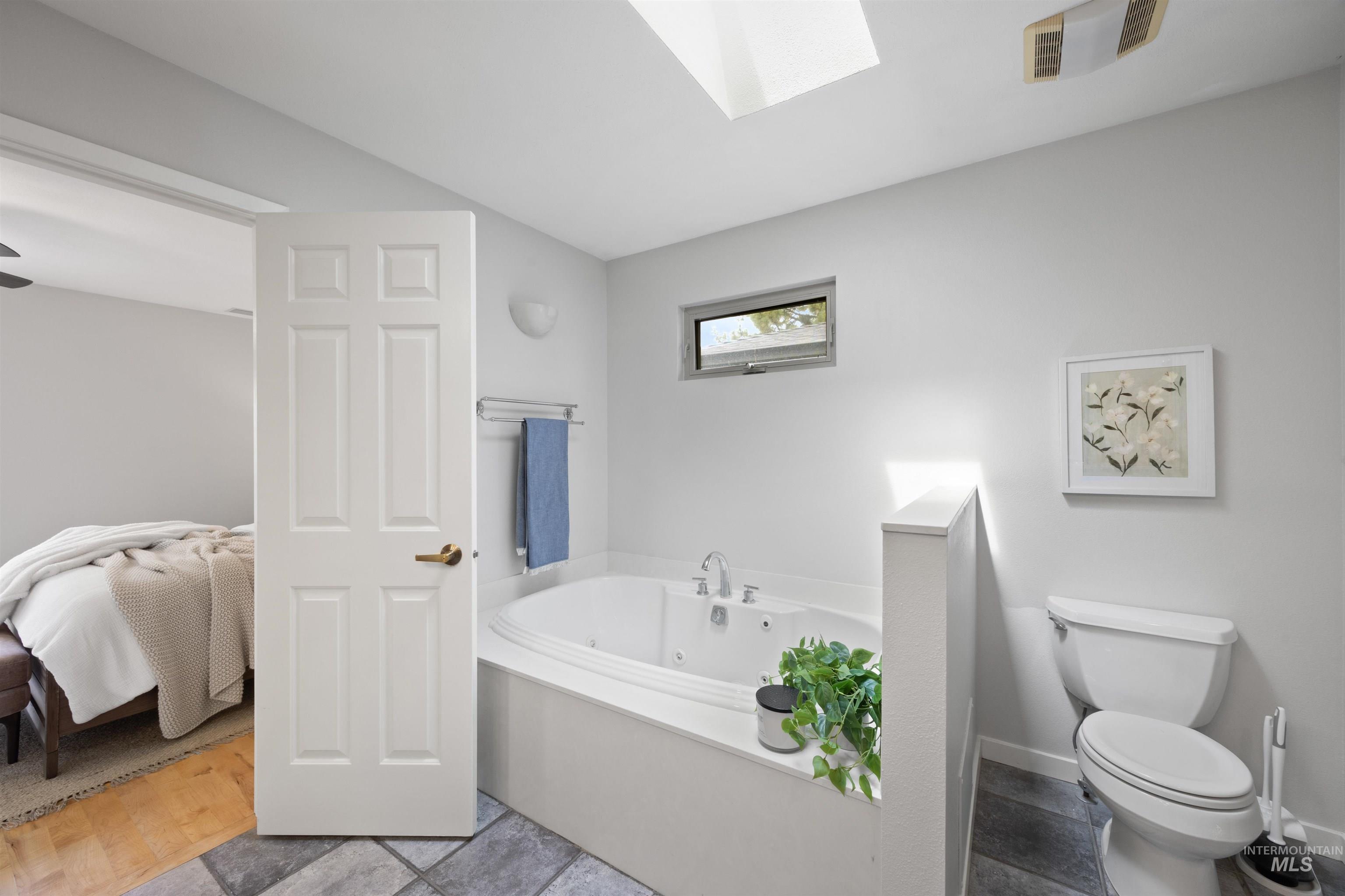 1313 Martin Street Boise, ID 83706 - Photo 41 of 46 Ensuite bathroom featuring a jetted tub and a skylight