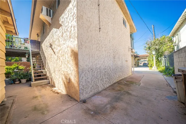 a view of entryway with interior