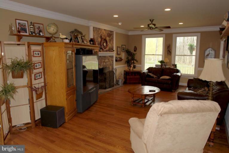 16518 Gaines Road Broad Run, VA 20137 - Photo 10 of 19 Family Room #2