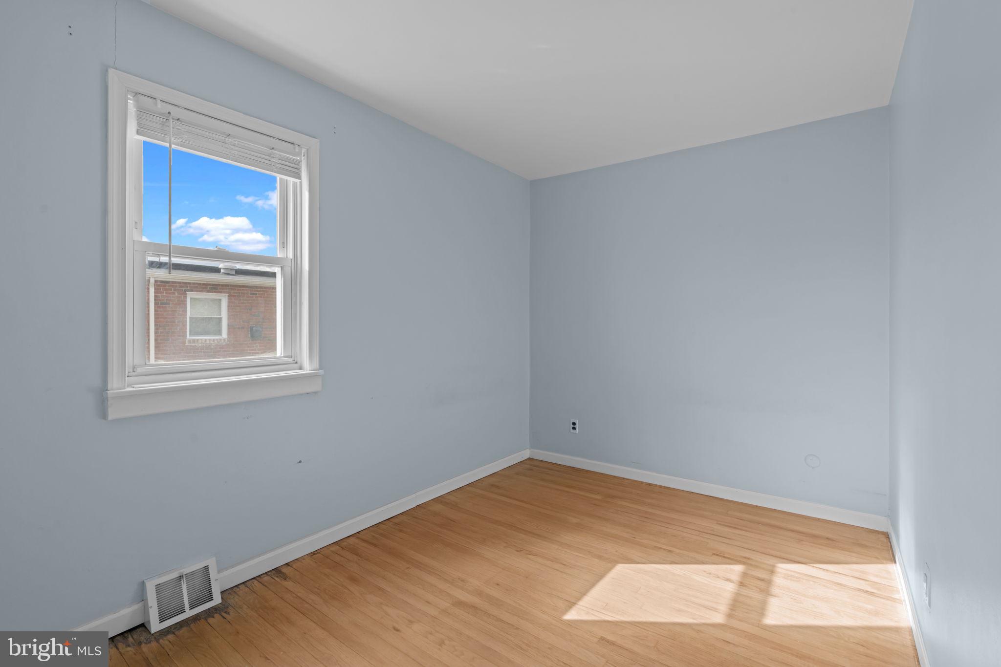 13039 Stevens Road Philadelphia, PA 19116 - Photo 17 of 32 a view of empty room with wooden floor and fan