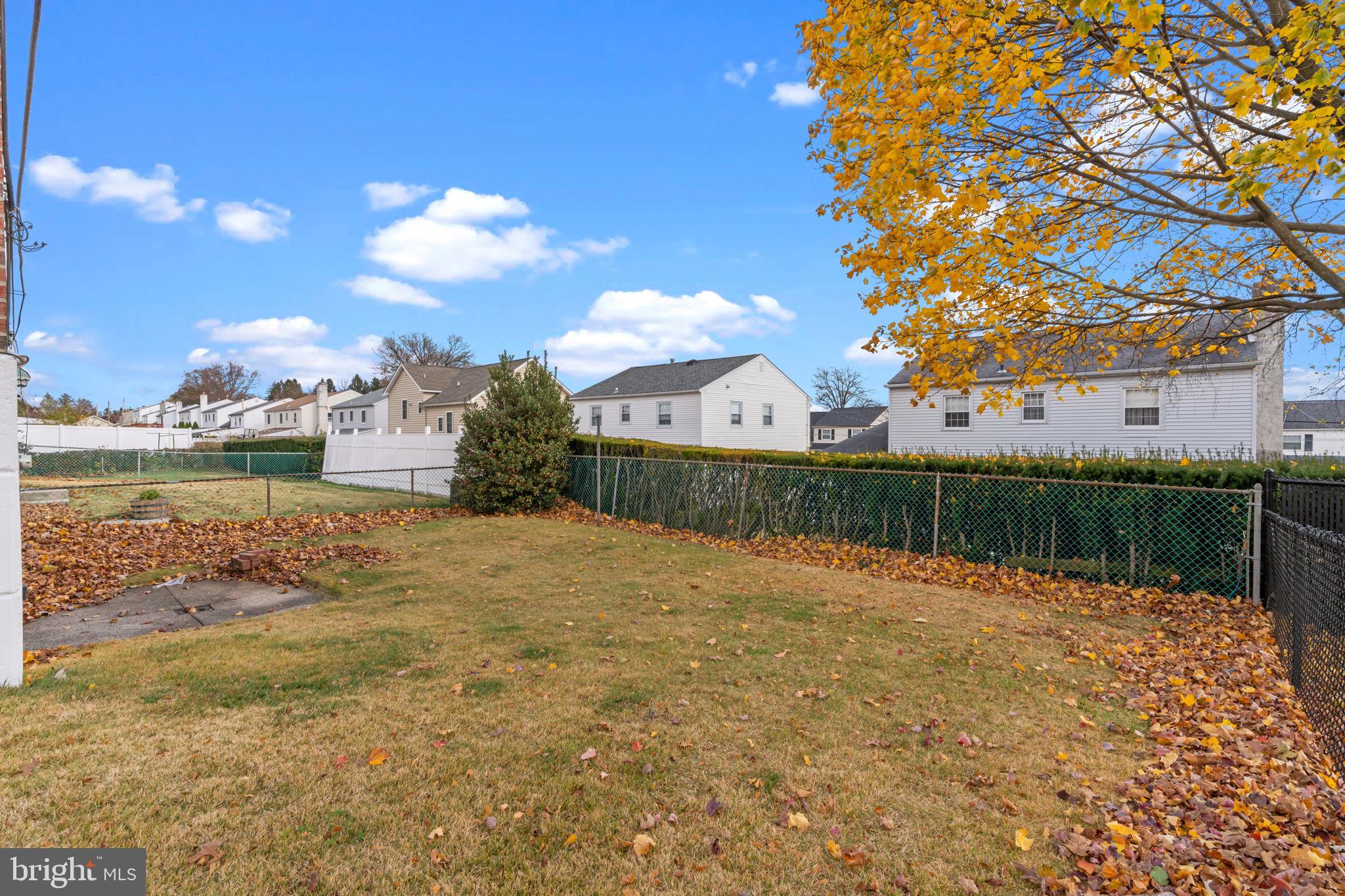 13039 Stevens Road Philadelphia, PA 19116 - Photo 27 of 32 a view of swimming pool