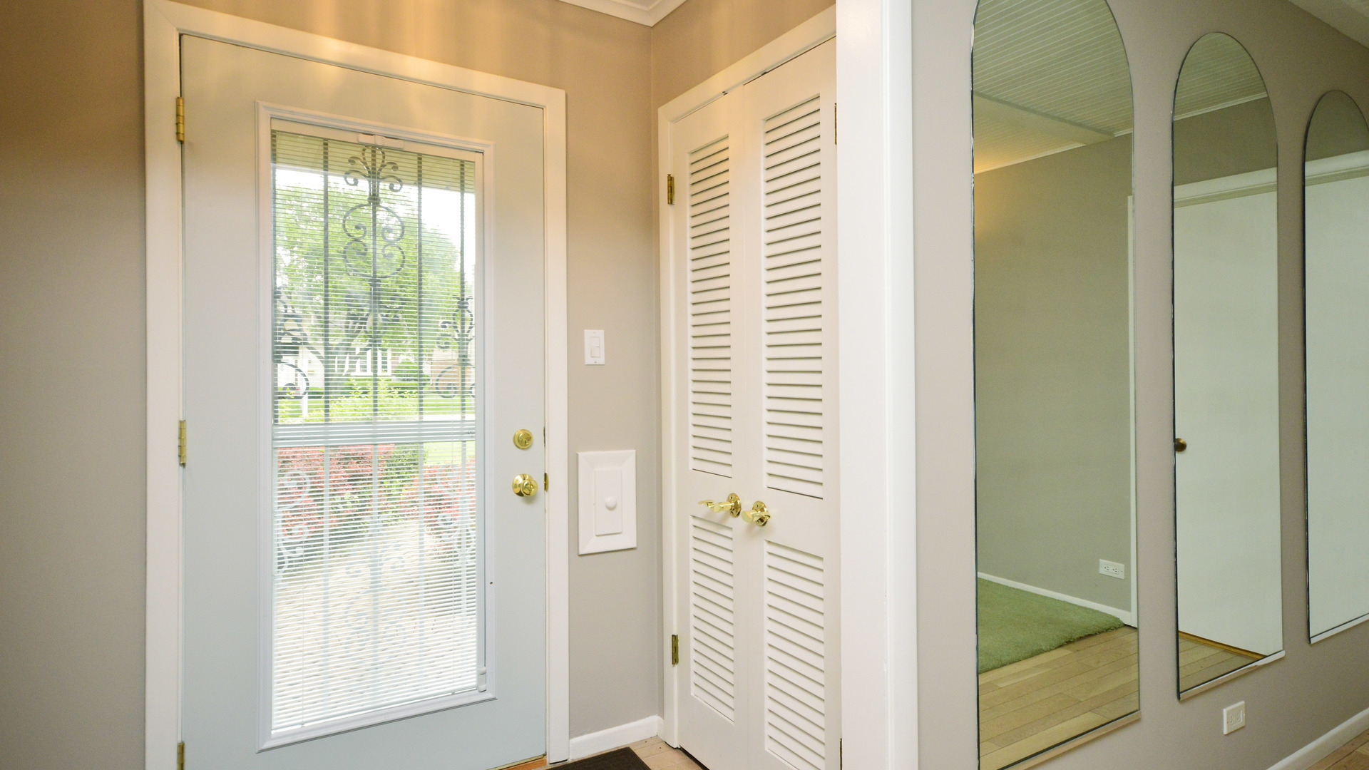 1886 Manor Lane Park Ridge, IL 60068 - Photo 3 of 30