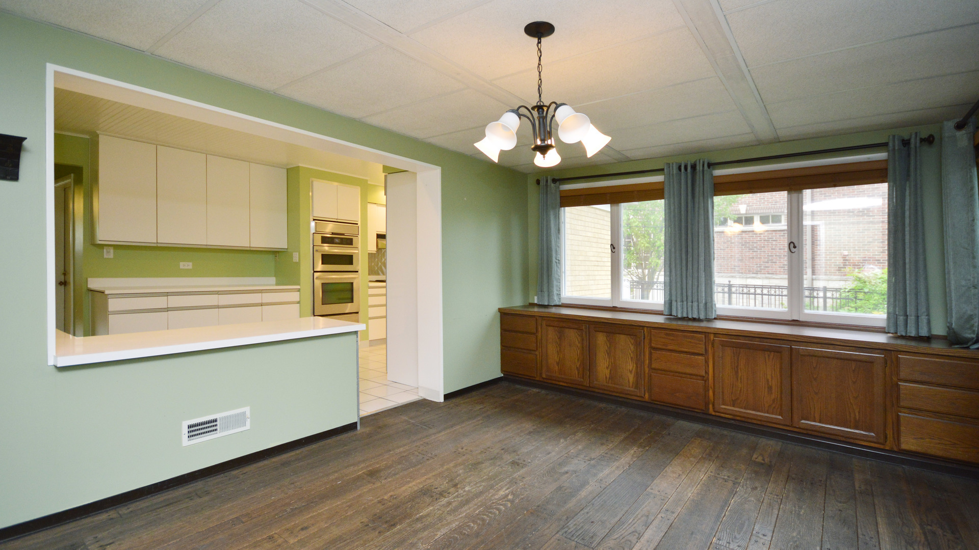 1886 Manor Lane Park Ridge, IL 60068 - Photo 7 of 30