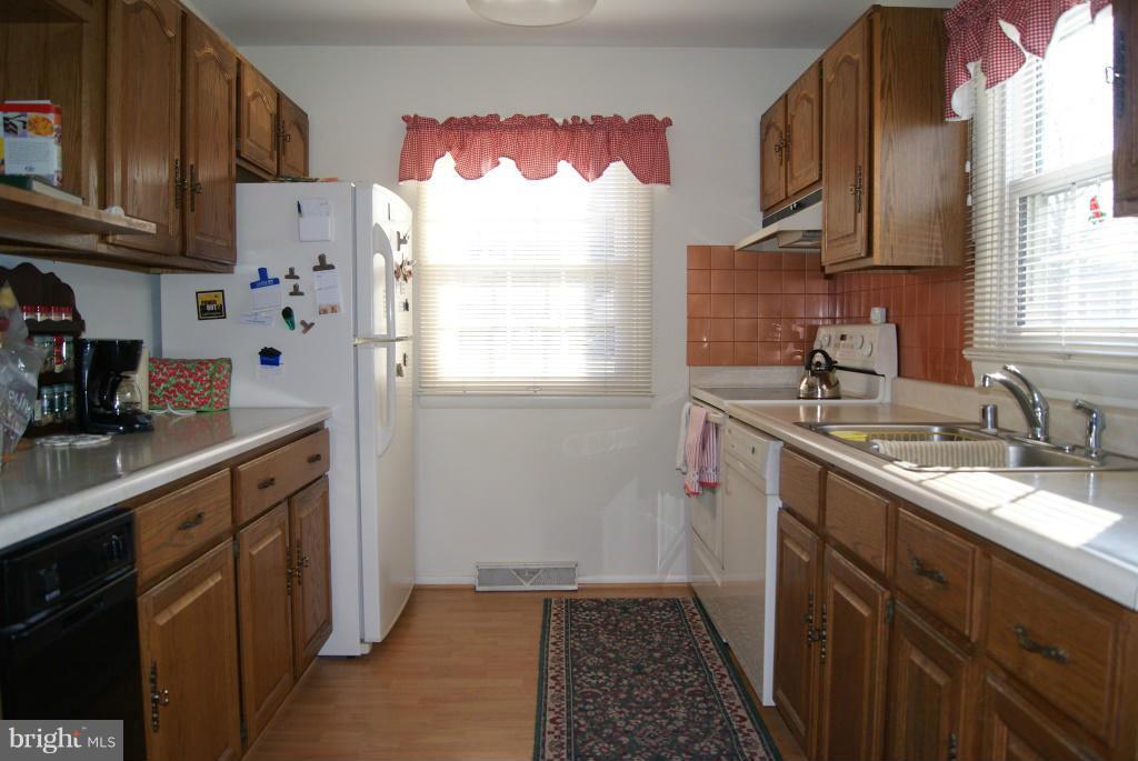 1094 Colony Ridge Road Odenton, MD 21113 - Photo 3 of 23 Kitchen