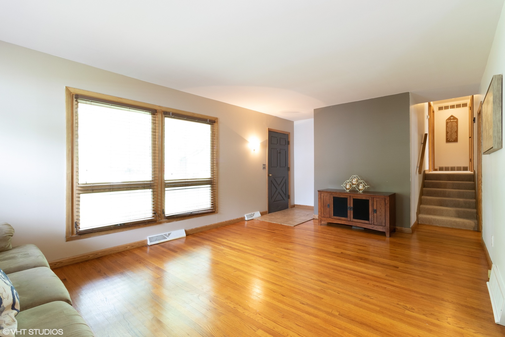 207 Roberts Road New Lenox, IL 60451 - Photo 2 of 14