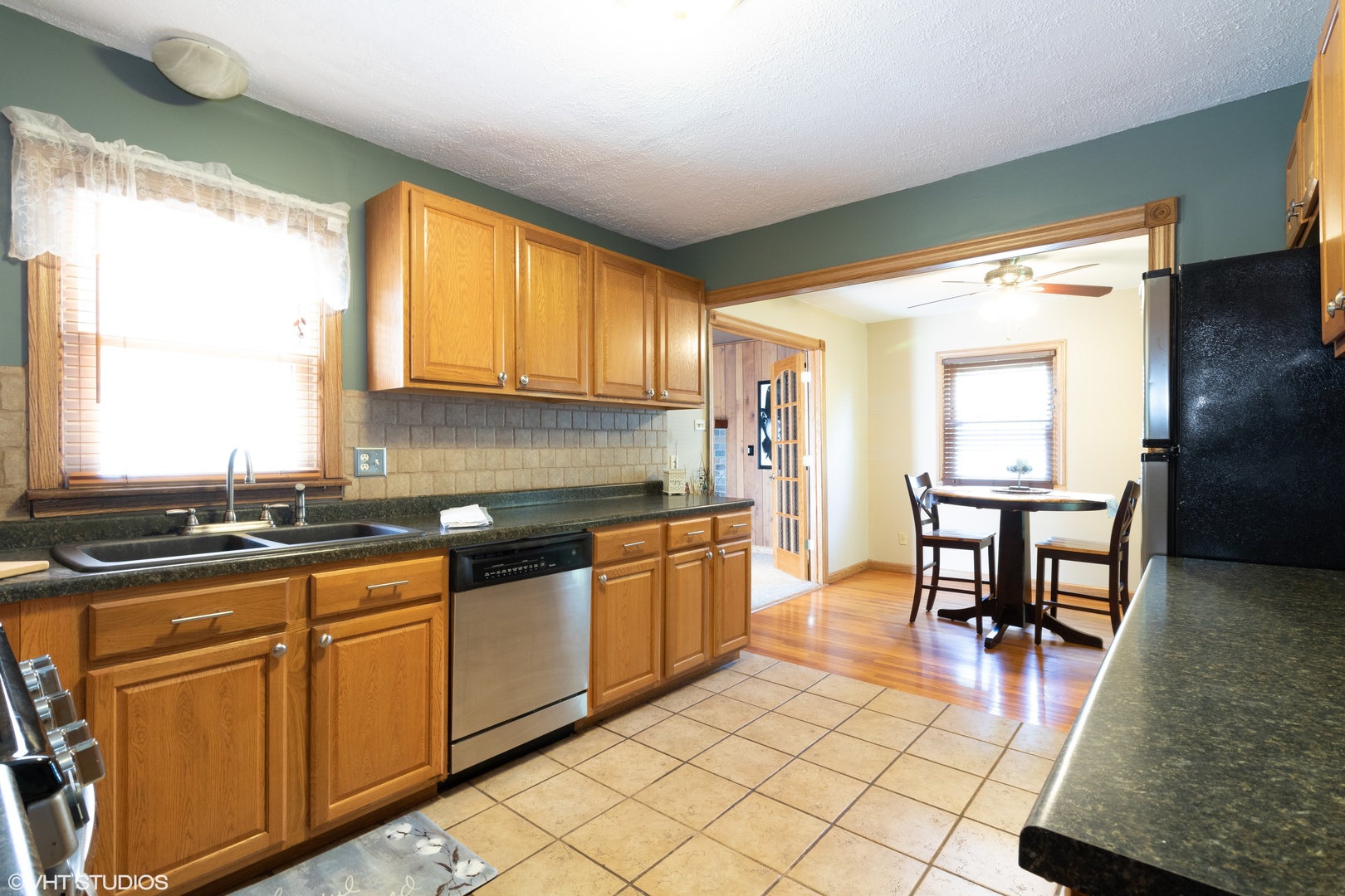 207 Roberts Road New Lenox, IL 60451 - Photo 3 of 14