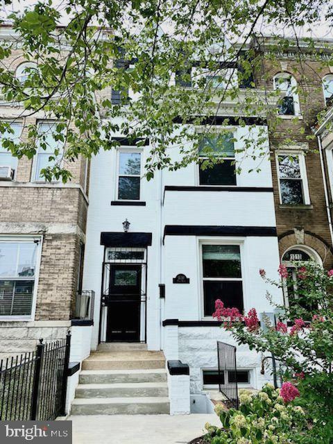 1008 Park Road Northwest Washington, DC 20010 - Photo 3 of 56