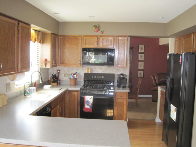 315 Old Hunt Road Fox River Grove, IL 60021 - Photo 2 of 23
