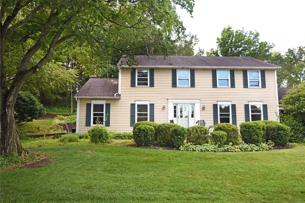 $450,000 | 5 Wandering Trail, Pittsford, NY 14534