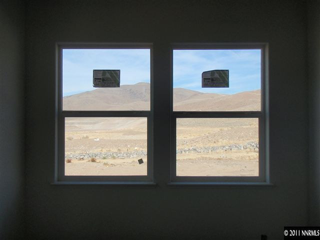 10240 Cavalry Circle Reno, NV 89521 - Photo 4 of 5 a view of an oven and a screen