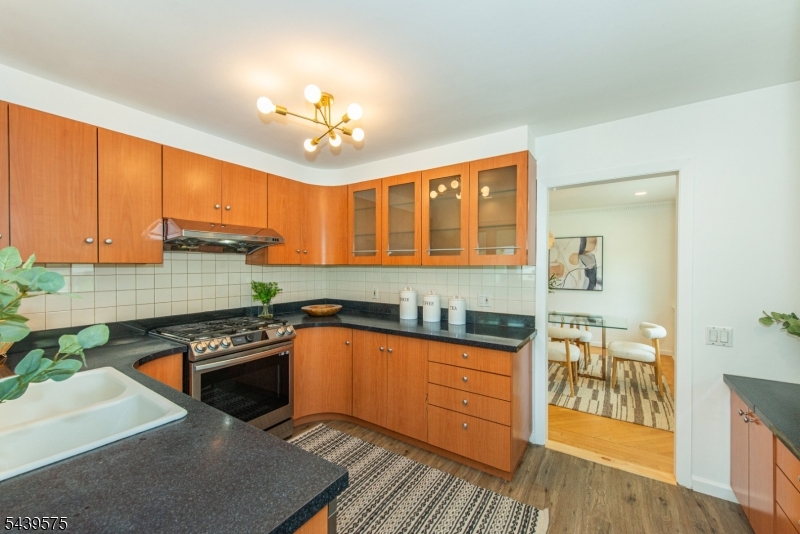 132 Haddon Place Montclair, NJ 07043 - Photo 18 of 48