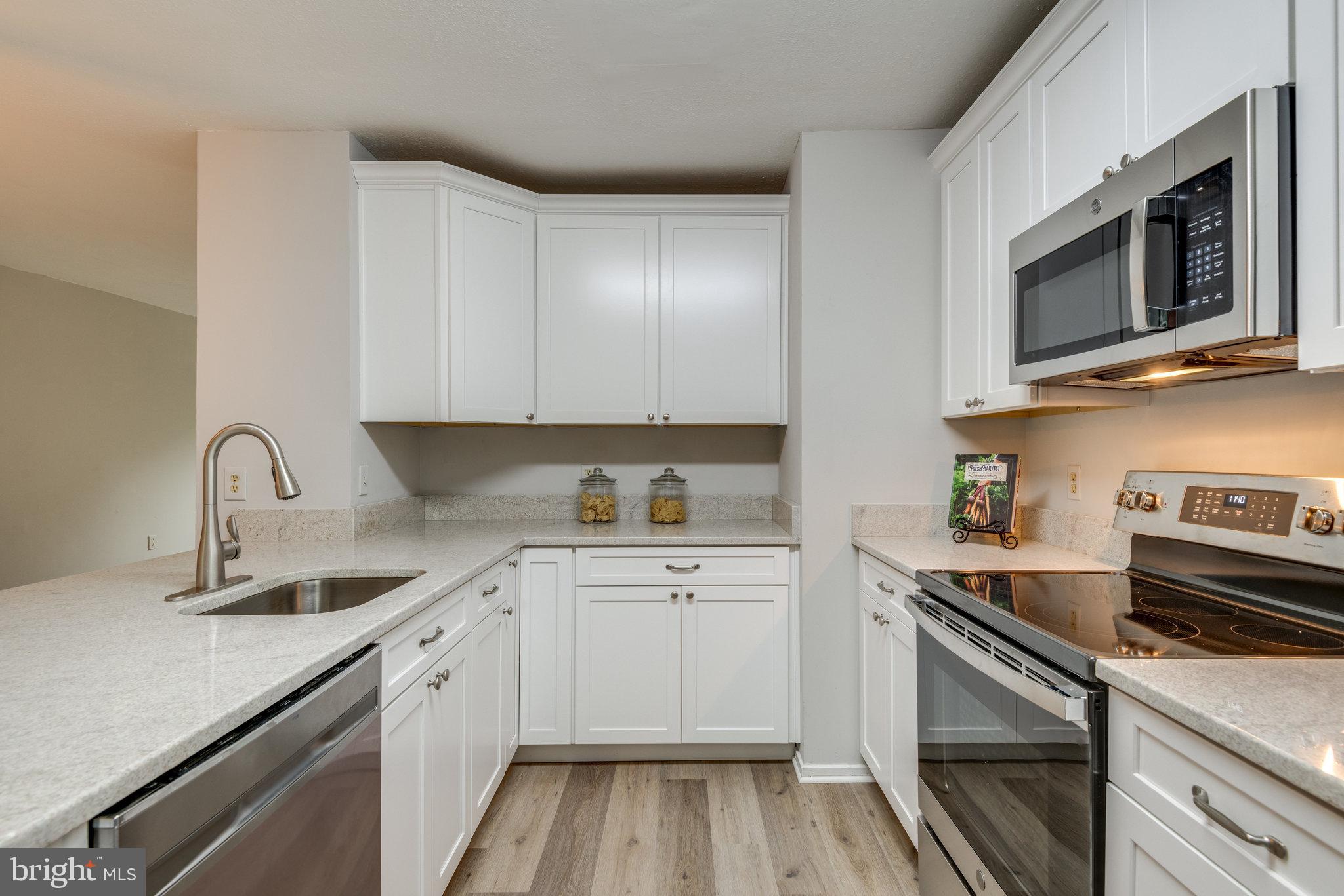 2370 Hunters Square Court Reston, VA 20191 - Photo 12 of 47