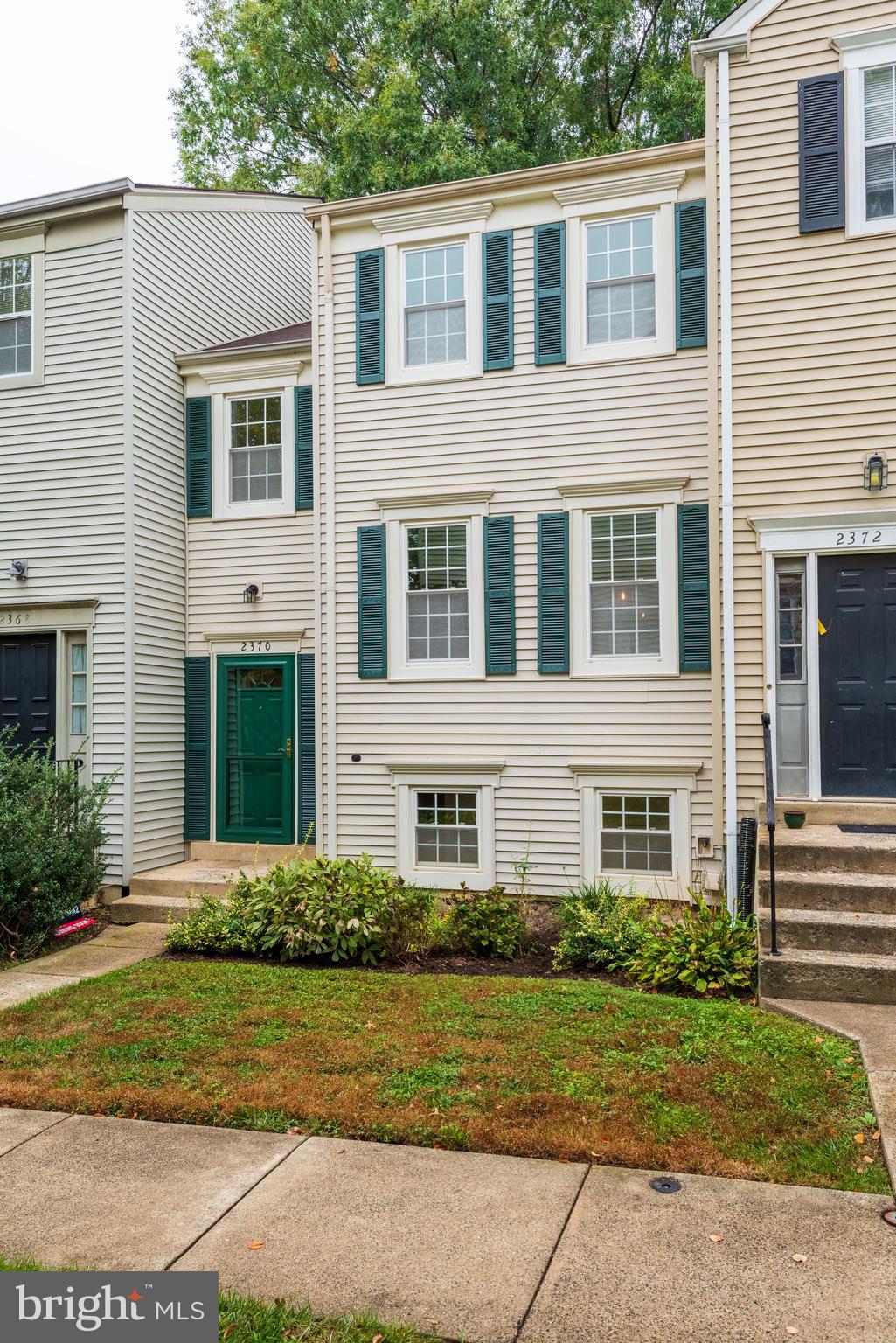 2370 Hunters Square Court Reston, VA 20191 - Photo 2 of 47