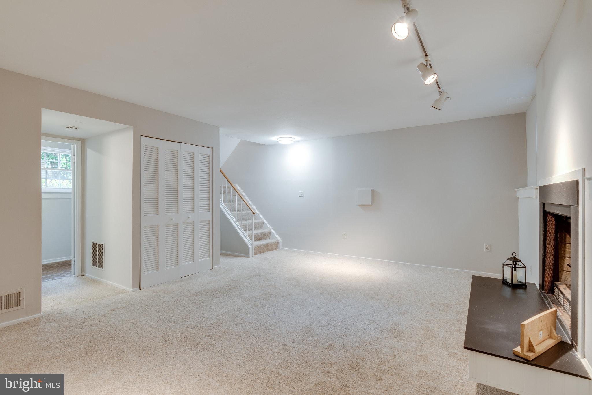 2370 Hunters Square Court Reston, VA 20191 - Photo 29 of 47