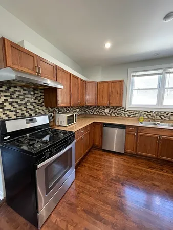 $3,950 | 7659 West Sunset Drive, Elmwood Park, IL 60707