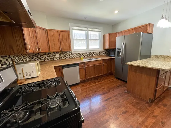 $3,950 | 7659 West Sunset Drive, Elmwood Park, IL 60707
