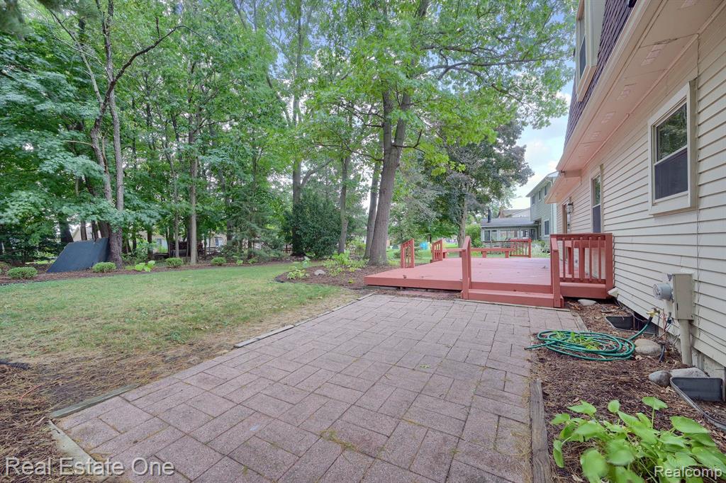 2449 Eaton Gate Road Lake Orion, MI 48360 - Photo 4 of 37 Gallery Image 4