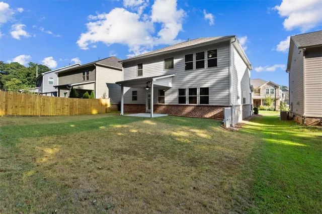 a view of a yard in front of the house