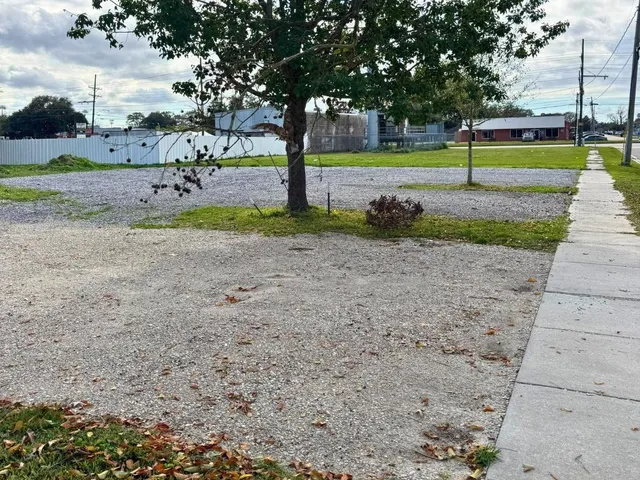 $199,000 | 801 East Judge Perez Drive, Chalmette, LA 70043