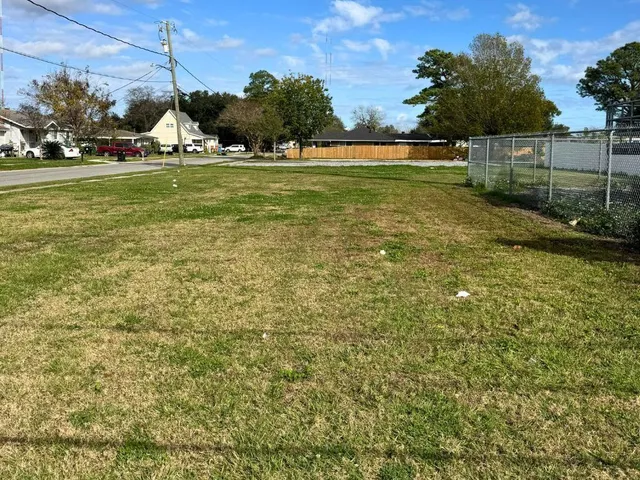 $199,000 | 801 East Judge Perez Drive, Chalmette, LA 70043