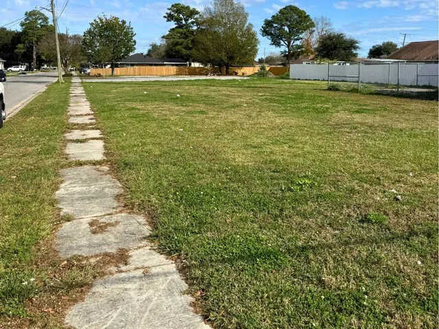 $199,000 | 801 East Judge Perez Drive, Chalmette, LA 70043