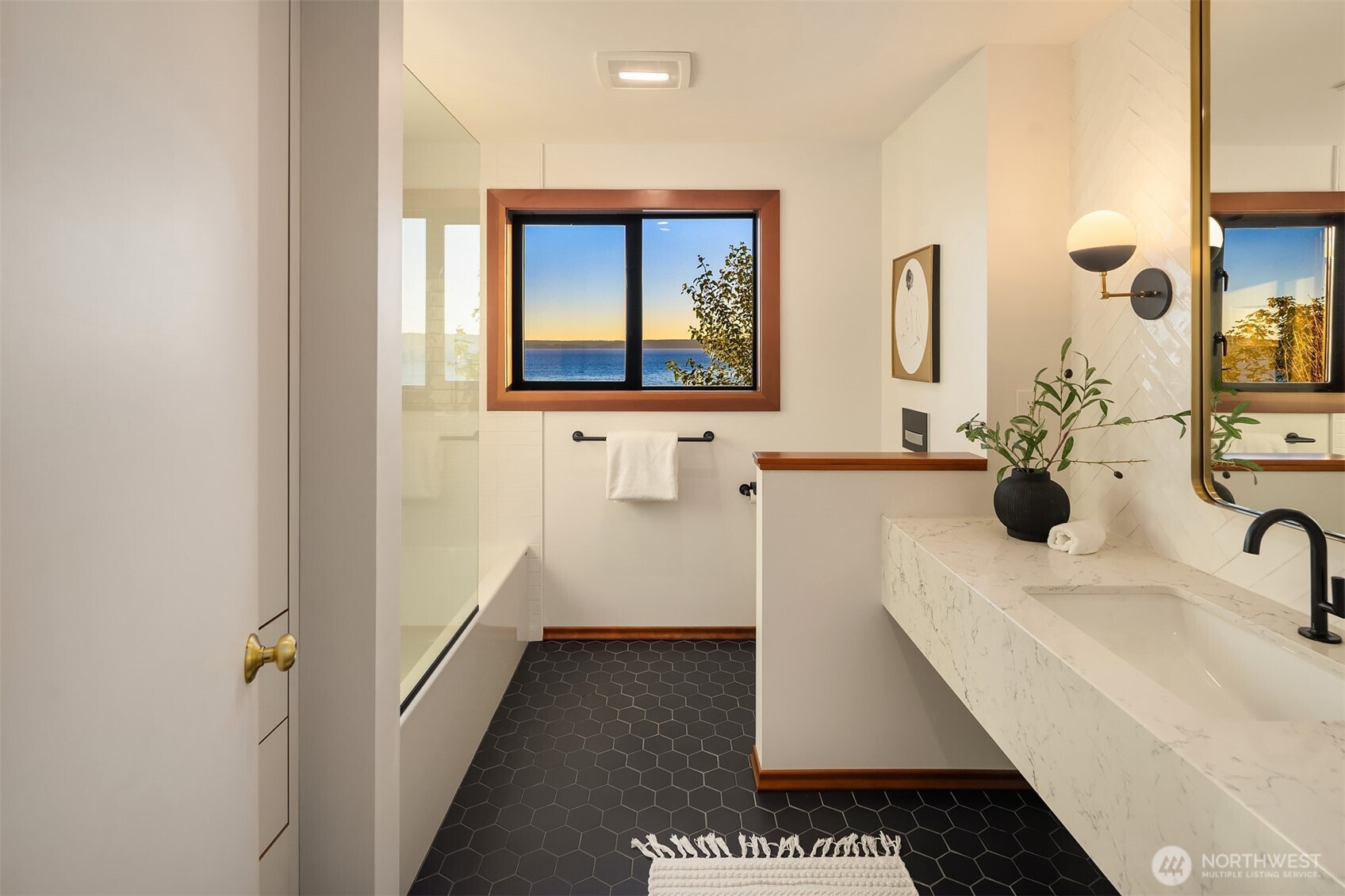 17825 Normandy Terrace Southwest Normandy Park, WA 98166 - Photo 27 of 40