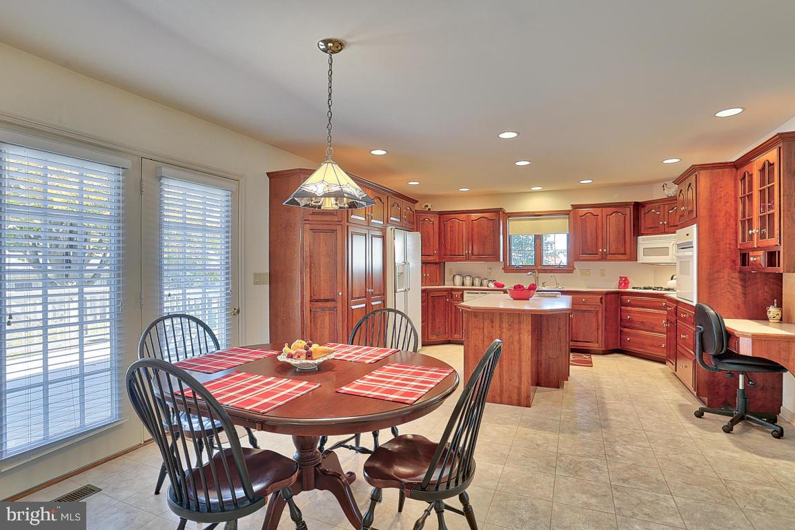 230 Browning Road Lancaster, PA 17602 - Photo 9 of 38 Gallery Image 9