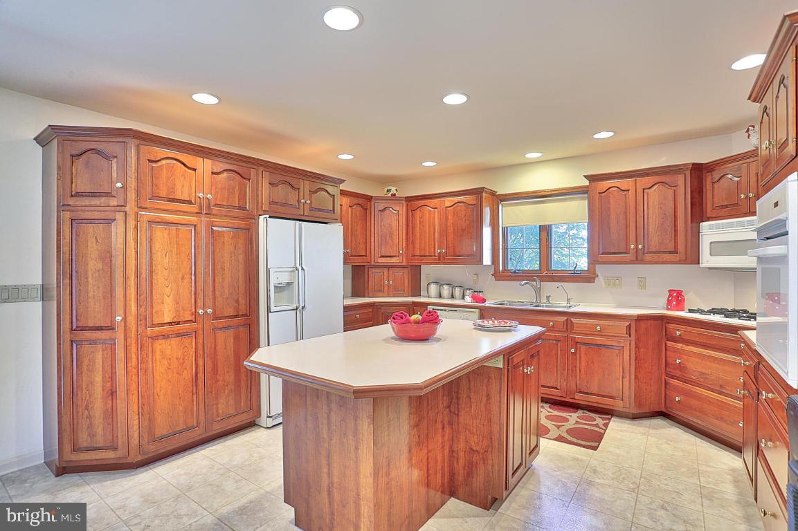 230 Browning Road Lancaster, PA 17602 - Photo 10 of 38 Gallery Image 10
