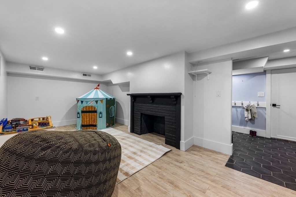 127 Prospect Street Wellesley, MA 02481 - Photo 35 of 40