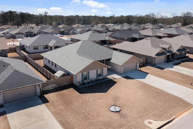 $445,000 | 5833 Crestlake Drive, Crestview, FL 32536