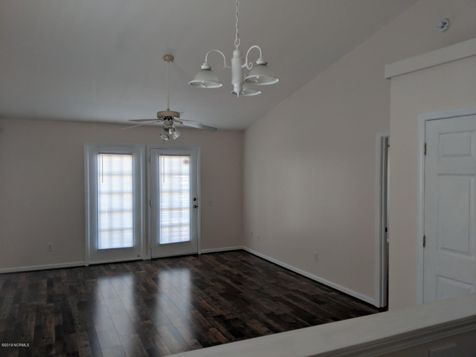405 St Rosea Road Wilmington, NC 28405 - Photo 3 of 14 large Living room