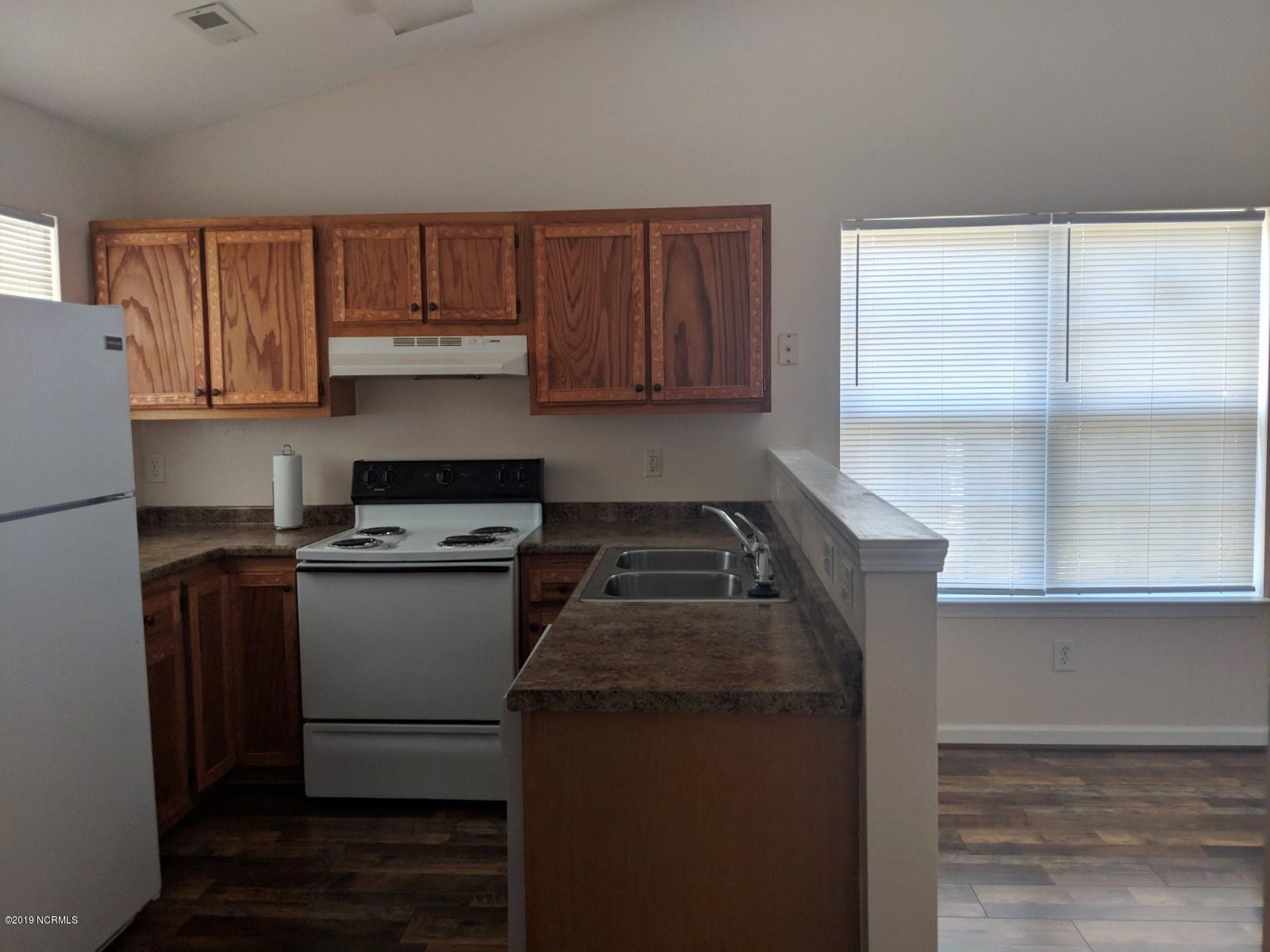 405 St Rosea Road Wilmington, NC 28405 - Photo 8 of 14 kitchen Dining