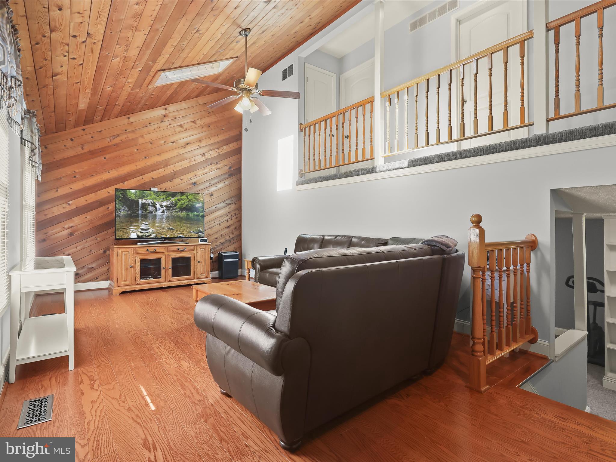 206 Magothy Bridge Road Pasadena, MD 21122 - Photo 2 of 41 Living Room